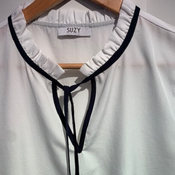 Cute blouse - Picture 2 of 6